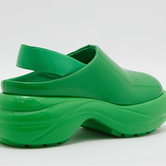 Charles & Keith Roony Patent Back-Strap Heeled Sandals in green. - Picture 2 of 9